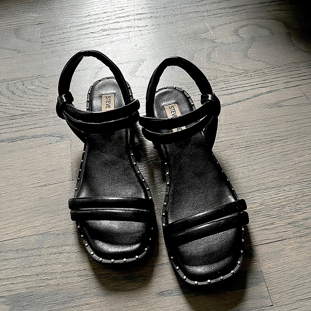 Steve Madden black leather ankle sandal